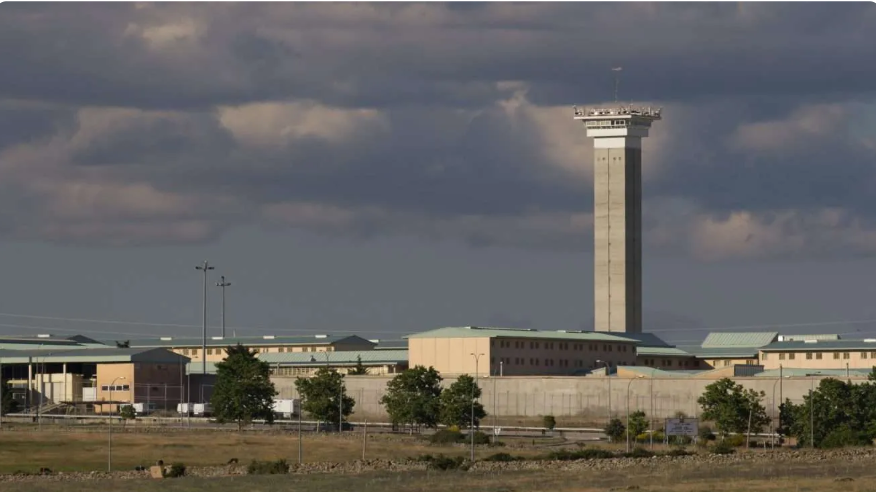 Siete años de cárcel para un magrebí en Málaga que agredió a una joven en el portal de su casa